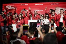 La Jornada - Derecha tradicional gana elecciones regionales en Colombia