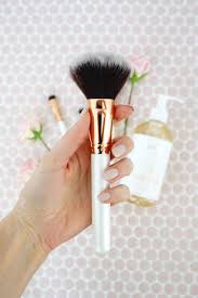 how to clean makeup brushes a