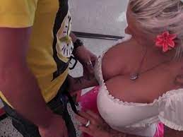Deutsches girl mit grossen brüsten nackt