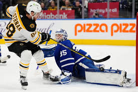 bruins beat maple leafs in toronto to