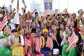 Di sabah tertumpu di kawasan ulu keunikan seni budaya di malaysia seperti makyung, tarian singa, tarian kathak, tarian bhangra, wayang kulit, batik serta songket perlu dipertahan. Hubungan Kaum Harmoni Ikut Perspektif Islam