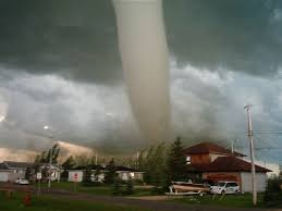 A deadly tornado tore through several villages in the czech republic. Tornada Poze Super Tari