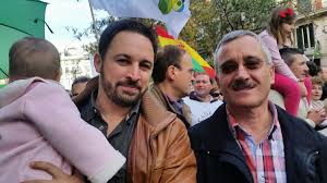 ¿Cuánto mide Santiago Abascal? - Estatura real: 1,80 - Página 3 Images?q=tbn:ANd9GcTWQZaiqsBf_eJZwW2DKEE8zOslGYJuGZgMy4VmvMaxmlqrMBe8