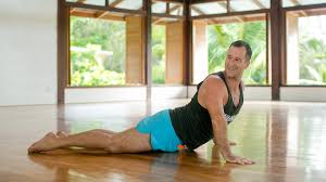 6 easy yoga poses for upper back pain