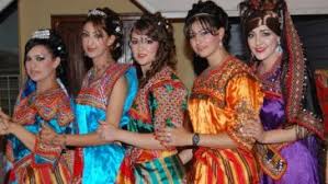 béjaïa balade en robe kabyle le 12