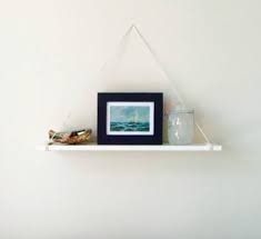 a hanging shelf with no nails s
