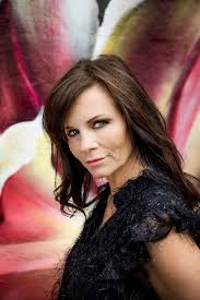Lena philipsson, born in vetlanda, sweden 1966 is one of sweden's most popular music artists. Lena Philipsson Slapper Nytt Album Dn Se