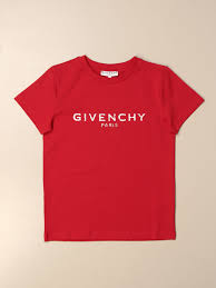 The fashion house has made its way into the industry by designing. Givenchy T Shirt Kinder T Shirt Givenchy Kinder Rot T Shirt Givenchy H25m47 Giglio De