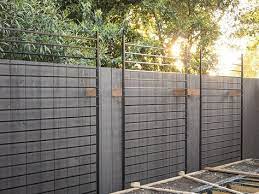 Make the fence much stronger. Using Metal Fence Panels As Trellises For The Vertical Part Of An Outdoor Garden Gartenzaun Ideen Zaunpaneele Metallzaun
