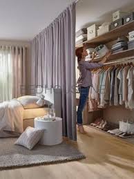 Comment bien aménager sa chambre ? Dressing Cale Derriere Une Tete De Lit Bed House Dressing Chambre Dressing Maison Amenagement Maison