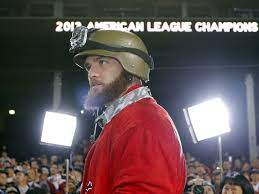Army helmet worn by Jonny Gomes a gift from war vet | theScore.com