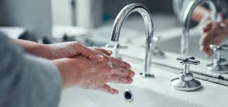 Faut-il continuer de se laver les mains très régulièrement quand on est  confiné ? - Madame Figaro
