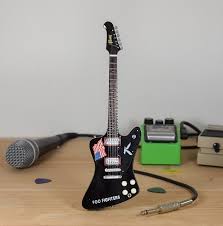 1440 x 582 jpeg 240 кб. Foo Fighters Dave Grohl Gibson Firebird Mini Guitars
