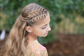The ends of the sides are given a bald look. 25 Little Girl Hairstyles You Can Do Yourself