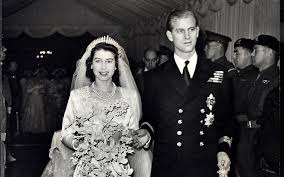 In the wake of world war ii, severe rationing charles and diana appeared on the famous front balcony of buckingham palace just after 1 p.m. 73 Years On The Story Behind The Queen S Wedding Day Tiara And What Happened When It Snapped