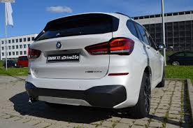 The x1 is the most affordable bmw and then there are the options, from m sport kit to any color other than black or white, and the x1 can climb to just under $50,000 fully loaded. Bmw X1 Xdrive25e Hybrid Suv Mit Erweiterter Shadow Line