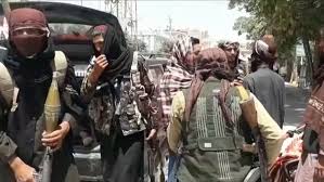 The taliban or taleban, who refer to themselves as the islamic emirate of afghanistan (iea), is a deobandi islamist movement and military organization in afghanistan, currently waging war (an insurgency, or jihad) within the country. Afghanistan Taliban Nahern Sich Militarischer Machtubernahme