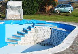 Beim hochmauern der pool wände werden auch die einbauteile wie. Poolbau Nach Wunsch Individuelle Pools Freie Pool Formen