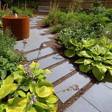 10 Modern Garden Path Ideas
