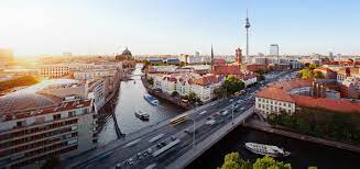 Almanya'nın en gelişmiş ve en büyük şehri olan berlin, avrupa kültür başkentlerinden bir tanesi. Flights To Berlin Turkish Airlines City Guide