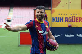 Fans unhappy with shorts the new barcelona kit has created a furore on social media after ansu fati officially revealed the kit in a ceremony at camp nou. Sergio Aguero Pictured In Fc Barcelona Kit As New Signing Unveiled At Camp Nou Evening Standard