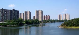 It is bounded by interstate 95 to the southwest, west, and north and the hutchinson river parkway to the east and southeast. Co Op City Bronx Wikipedia