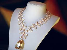 world s most expensive necklace on