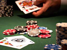 Cómo se juega al poker en el casino? Y tipos de jugadas