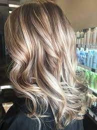 Braune haare mit blonden highlights