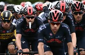 A huge fall involving around half of the tour de france peloton sent a stark warning to roadside fans trying to get themselves on television on saturday (jun 26). 92761kilmojwwm