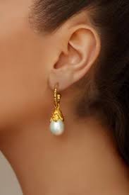 ava earrings worn by melissa daniels