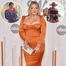 Elle King Loves to Show Off Her Stunning Curves in a Bikini! See the  Country Singer's Swimsuit Photos