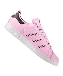 Die aktuelle edition des adidas stan smith ist für herren und damen konzipiert und bleibt im gesamtcharakter dem weißen. Adidas Originals Stan Smith Damen Pink Schwarz Lifestyle Freizeitschuh