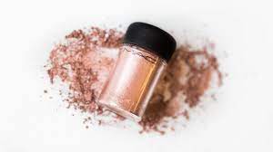 m a c rose gold pigment is having a