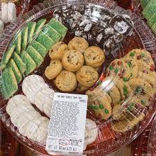 The cookies tastes amazing with a cup of coffee or tea. Costco S Assorted Christmas Cookie Tray Includes 70 Cookies Popsugar Food