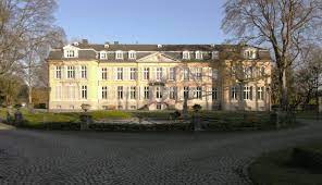 With about 161,000 inhabitants, leverkusen is one of the state's smaller cities. Leverkusen Wikipedia
