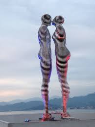 Résultat de recherche d'images pour "love in statues"