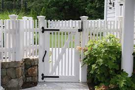Custom White Cedar Wood Fence And Gates