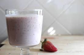 simple strawberry kefir smoothie recipe
