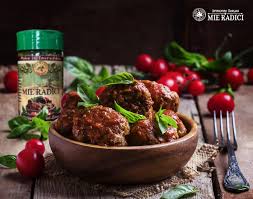 sicilian meatball blend with shaker top