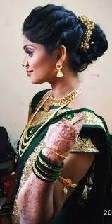 offline women maharashtrin bridal