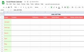 how to create a social a calendar
