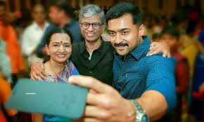 Vijay vs sa chandrasekhar : Suriya S Selfie With Thalapathy Vijay S Parents Goes Viral Photo