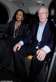Shakira baksh, lady caine (born 23 february 1947) is a guyanese former actress and fashion model. Michael Caine 88 Uses Stick As He And Wife Of 48 Years Shakira Step Out For Dinner Geeky Craze