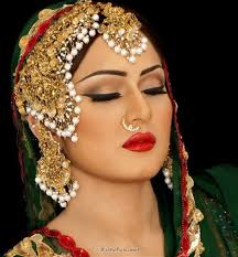 bridal wedding makeup look and jewelry
