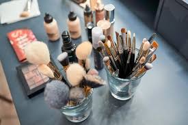 various cosmetic brushes