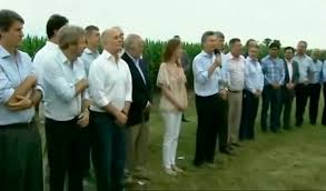 Resultado de imagen para Macri eliminó impuestos a exportación de granos y carne