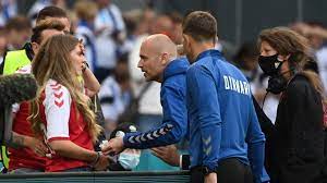Find out the latest news on inter milan and denmark midfielder christian eriksen, including goals, stats and injury updates right here. Em Drama Danen Star Christian Eriksen Kollabiert Auf Platz Wiederbelebt B Z Berlin