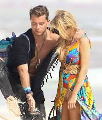 Paris Hilton CelebsFlash Paris Hilton Pussy Slip at a beach 01 09 17 and 01 10 17