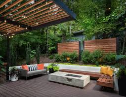 14 Enchanting Backyard Wall Ideas To